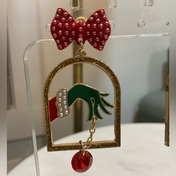 🎄The Grinch Classic Hand Earrings - Picture 4 of 6